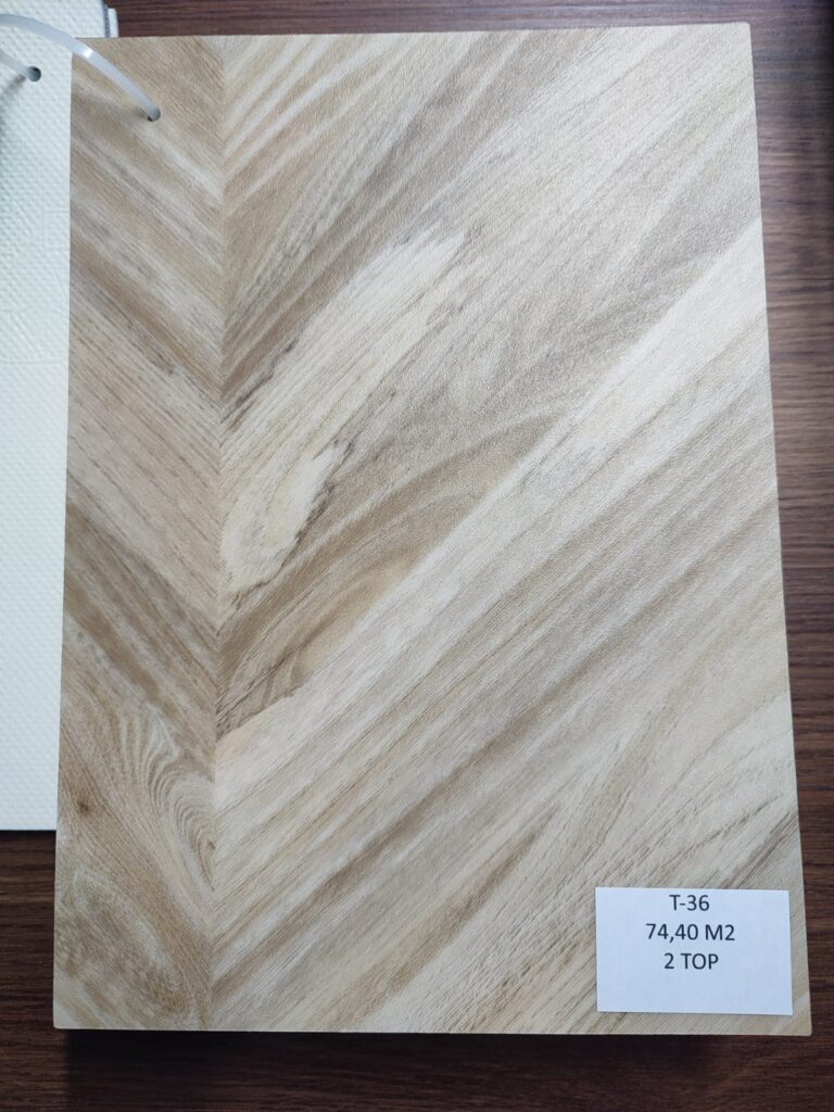 Ofis ve çalışma alanları için yüksek akustik konforlu ahşap görünümlü pvc yer döşemesi